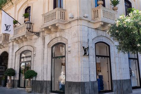 louis vuitton taormina locations